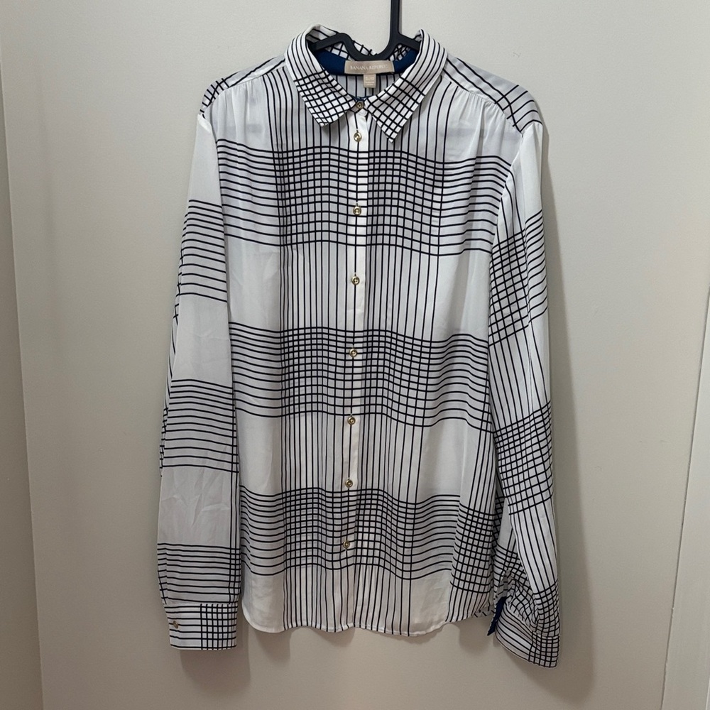 Banana Republic Women’s Lg blouse Black white strip pattern!